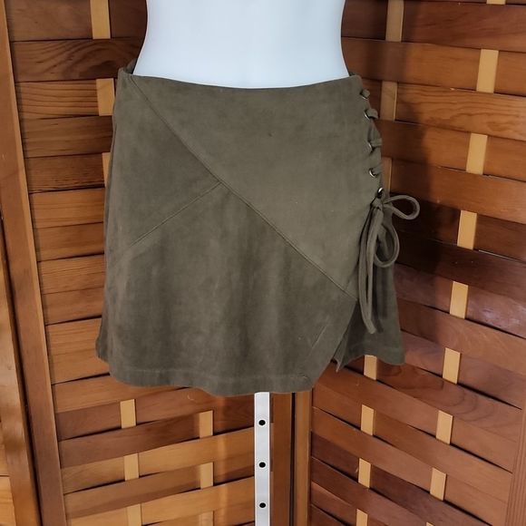 Faux suade mini skirt - Picture 2 of 9